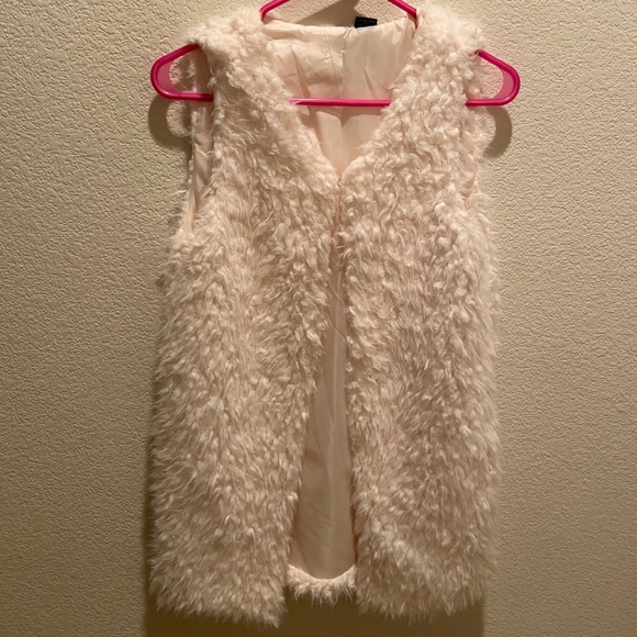 Faux Fur Vest - Picture 2 of 3